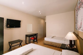 Dynasty Tourist Inn