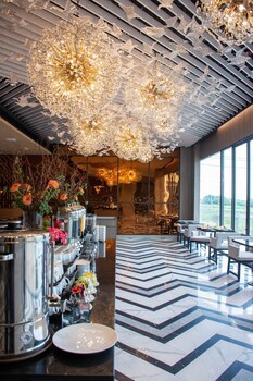 Chor Cher - The Luxury Green Hotel