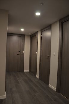 Boutique Urban Madrid Serrano