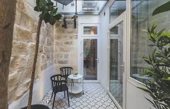 Two Pillows Boutique Hostel