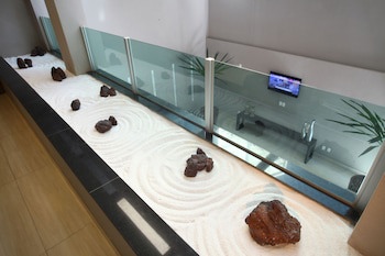Bh Raja Hotel