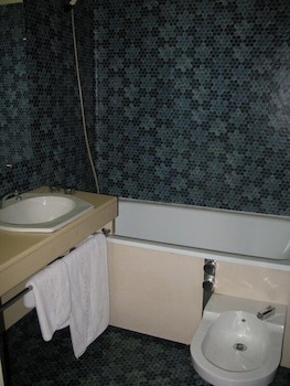 Ayaba Hotel