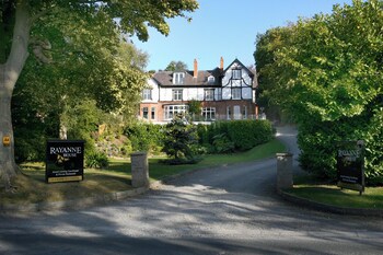 Oyo Rayanne House Guest Accommodation