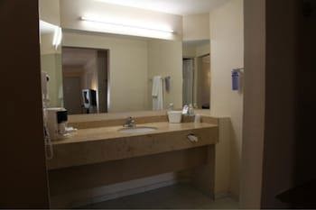American Inn Hotel & Suites Hidalgo Del Parral