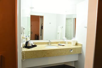 American Inn Hotel & Suites Hidalgo Del Parral