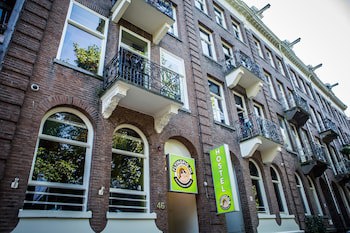 The Flying Pig Uptown Hostel