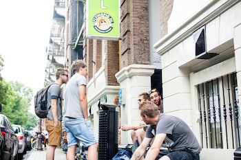 The Flying Pig Uptown Hostel