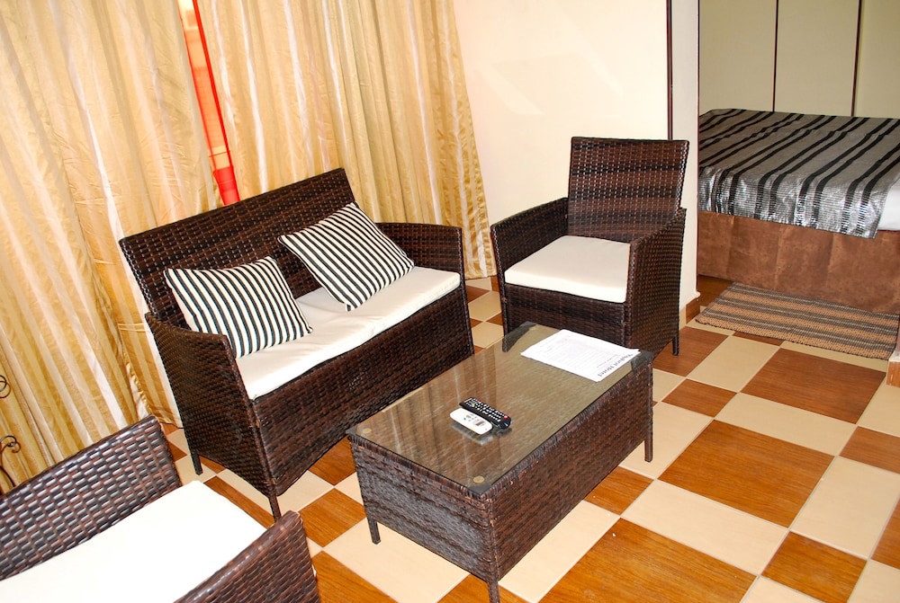 YaahoT Hotel