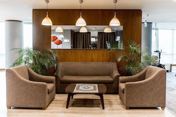 Parkside Hotel & Apartments