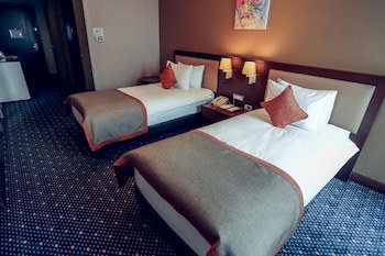 Parkside Hotel & Apartments