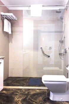 Parkside Hotel & Apartments
