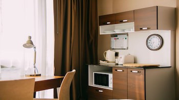 Parkside Hotel & Apartments