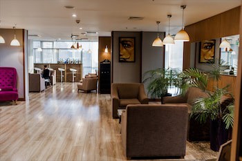 Parkside Hotel & Apartments