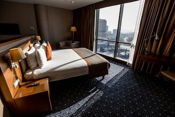 Parkside Hotel & Apartments