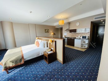 Parkside Hotel & Apartments