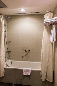 Parkside Hotel & Apartments