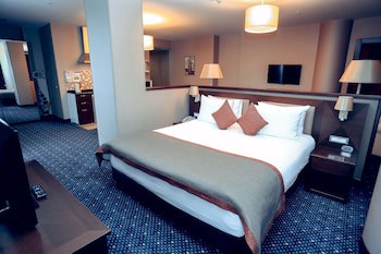 Parkside Hotel & Apartments
