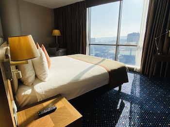 Parkside Hotel & Apartments