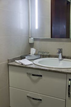 Parkside Hotel & Apartments