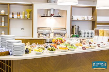 Parkside Hotel & Apartments