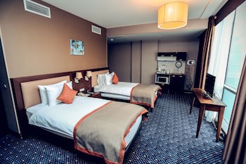Parkside Hotel & Apartments