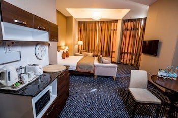 Parkside Hotel & Apartments