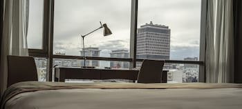 Parkside Hotel & Apartments