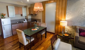 The Avenue Plaza Hotel