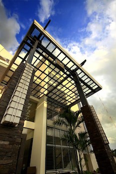 The Avenue Plaza Hotel