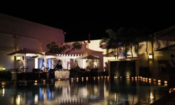 The Avenue Plaza Hotel