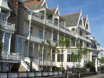 Ommaroo Hotel