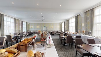 Ommaroo Hotel