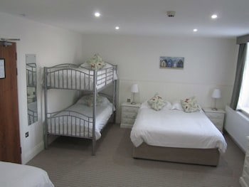 Ommaroo Hotel