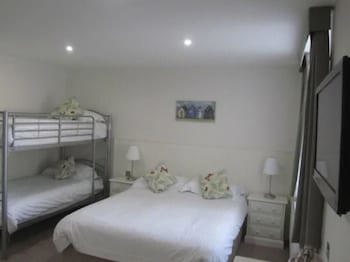 Ommaroo Hotel