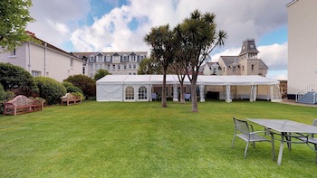 Ommaroo Hotel