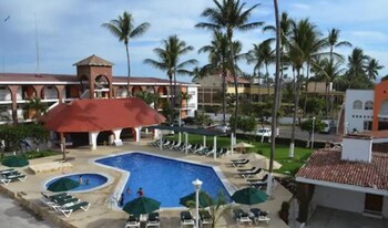 Costa Alegre Hotel & Suites