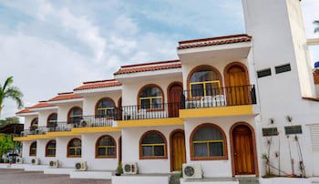 Costa Alegre Hotel & Suites