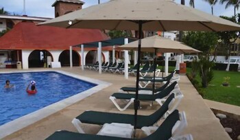 Costa Alegre Hotel & Suites