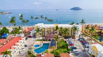 Costa Alegre Hotel & Suites