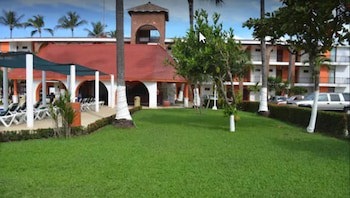 Costa Alegre Hotel & Suites