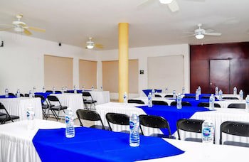 Costa Alegre Hotel & Suites
