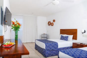 Costa Alegre Hotel & Suites