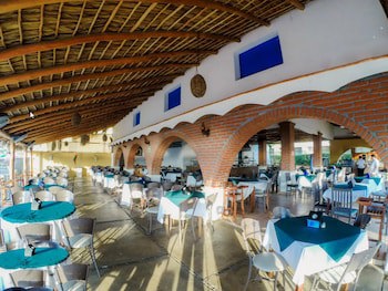 Costa Alegre Hotel & Suites