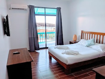 Pacific Crown Hotel