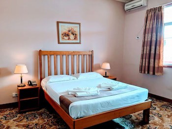 Pacific Crown Hotel