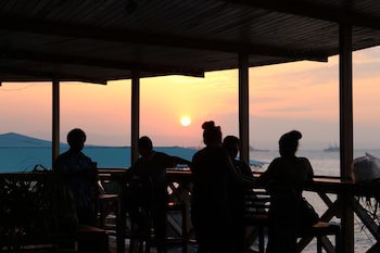 Pacific Crown Hotel