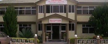 Wadoma Royale Hotel