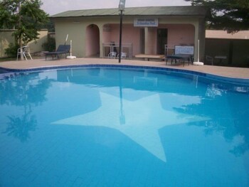 Wadoma Royale Hotel