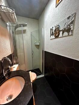 Corner Hot