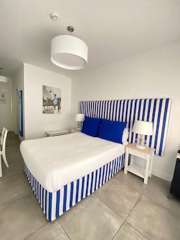 Hs Milfontes Beach